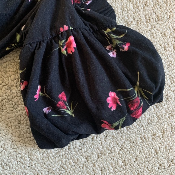 Off the Shoulder Black Floral Top - Picture 3 of 6